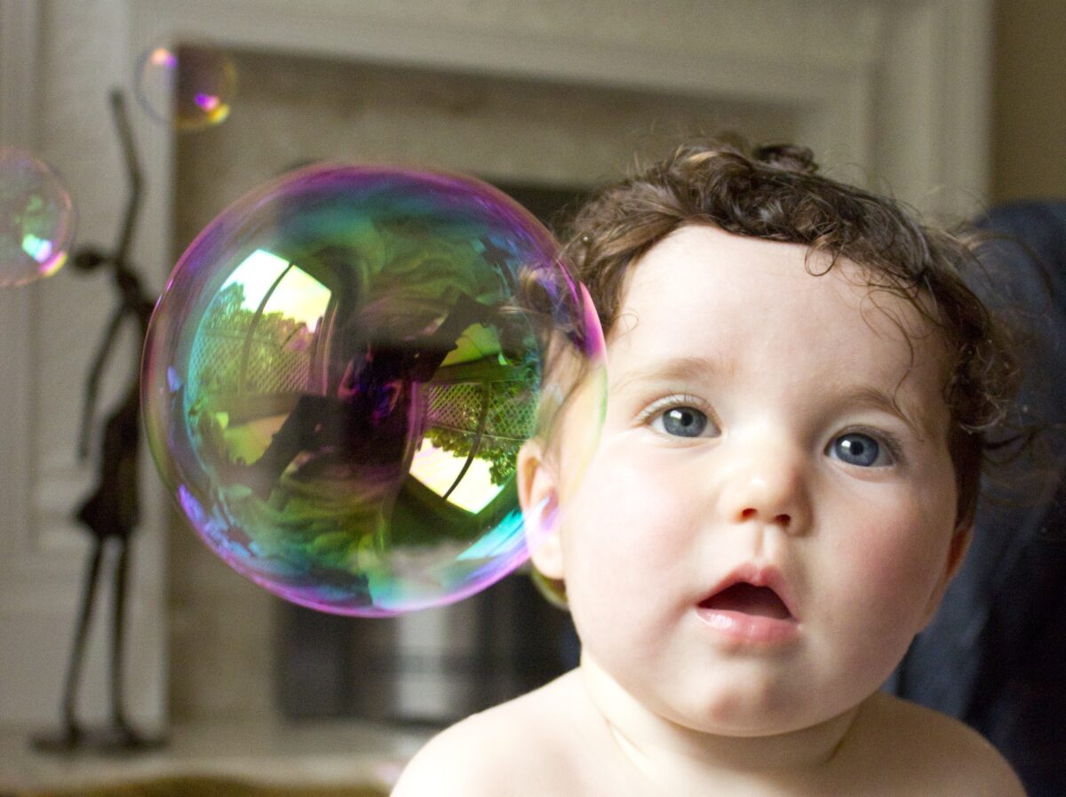 Picture-of-baby-with-soap-bubble